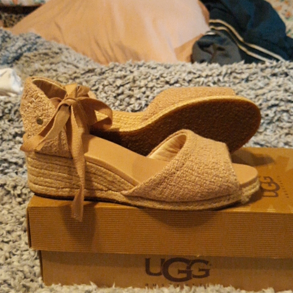 Ugg Sandals - Picture 2 of 4